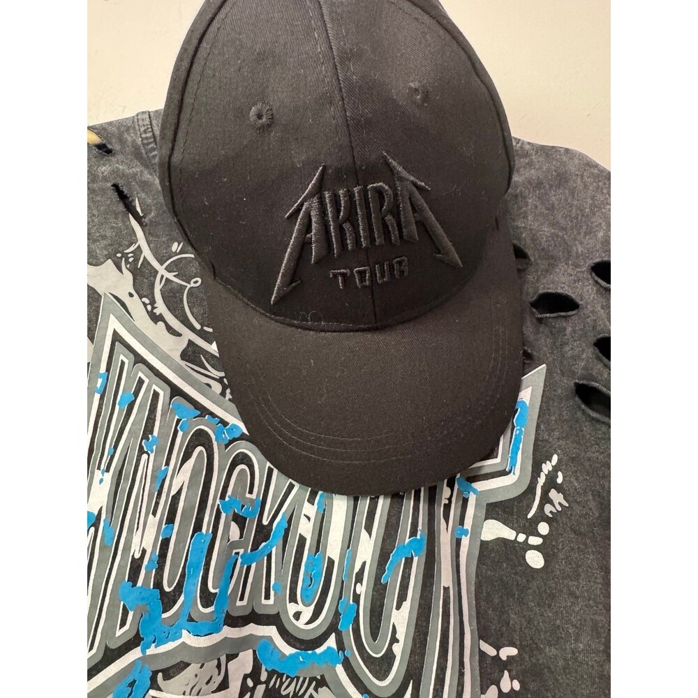 AKIRA KNOCK YOURSELF OUT DISTRESSED TEE AND HAT COMBO medium nwt *no chains*